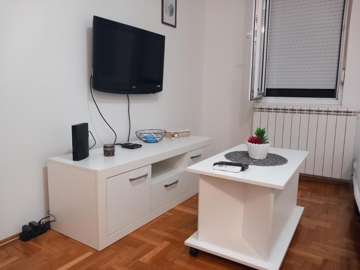 Bellavista Apartmani Stara Pazova Buitenkant foto